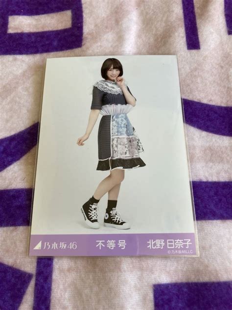 Yahooオークション 1円～ 元乃木坂46 北野日奈子 生写真 不等号 ヒキ