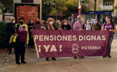 Un Colectivo De Paterna Recoge Firmas Para Pedir Una Residencia De