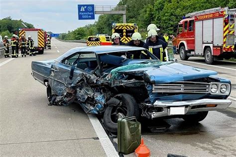 Unfall auf der A 4 bei Hainichen US Car sorgt für Stau bis Chemnitz