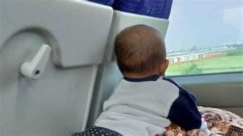 Plane Or Train Union Minister Ashwini Vaishnaws Picture Of Baby On