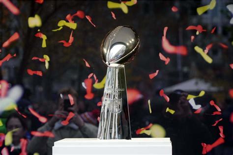 How Much Does the Lombardi Trophy Weigh? A Look At the Super Bowl ...