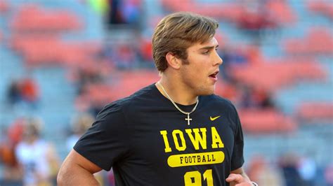 Lukas Van Ness Declares For Nfl Draft Sports Illustrated Iowa