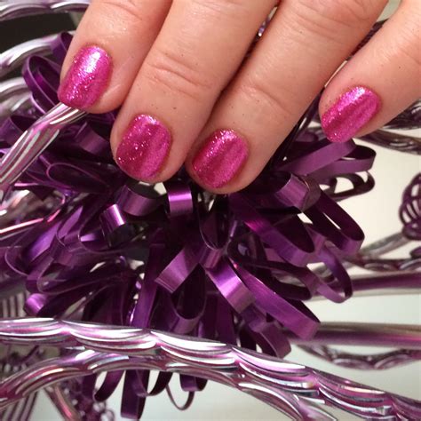 Sparkles Aplenty With These Natural Nails Using Gelish And Magpie