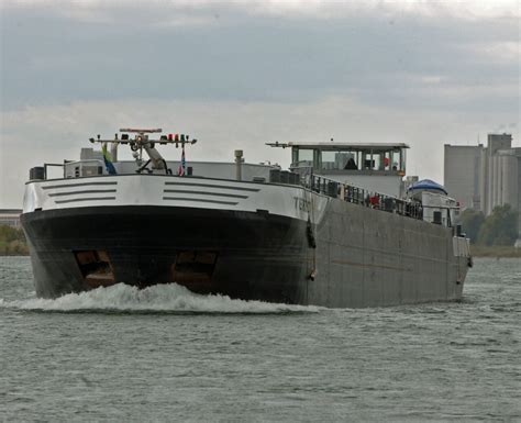 Transport Fluvial Millions De Tonnes Sur Le Rhin