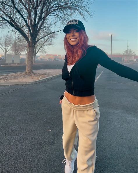 Kendra Crawford | 𝐿𝑖𝑓𝑒 𝑖𝑠 𝑝𝑒𝑎𝑐𝘩𝑦... Little life update. The plan is to