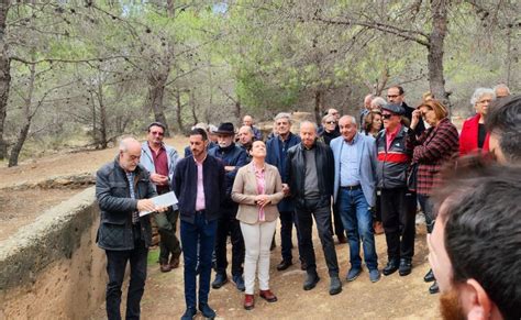 Protesta en el paredón de Paterna contra el proyecto de ley de