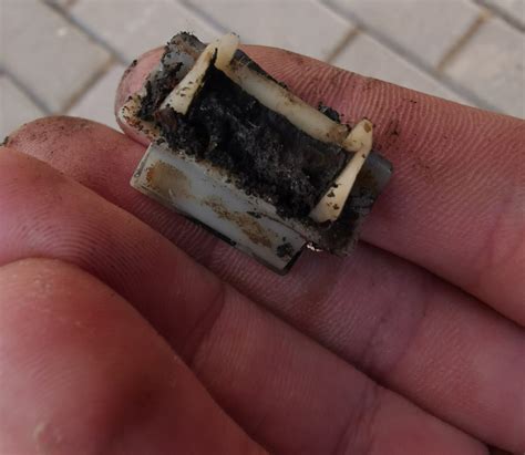 Чистка дренажного слива с дверей — Mazda 3 (1G) BK, 1,6 л, 2006 года ...