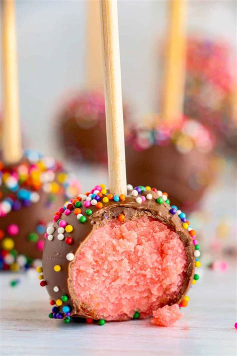 Chocolate Covered Strawberry Cake Pops Easy Dessert Recipes
