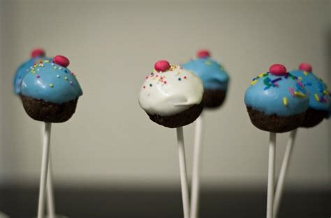 Cupcake Cake Pops - CakeCentral.com