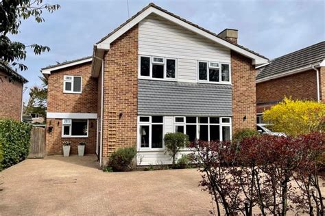 Common Road Claygate Esher Kt10 4 Bedroom Detached House For Sale