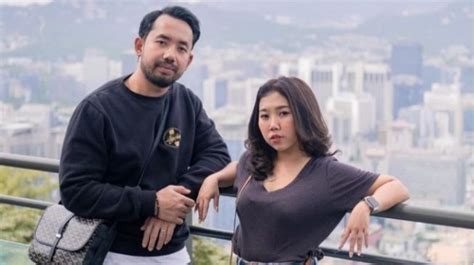 Kiky Saputri Punya Macam Macam Baju Dinas Seksi Untuk Cosplay Sex