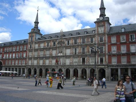 madrid  spanish capital    offer families