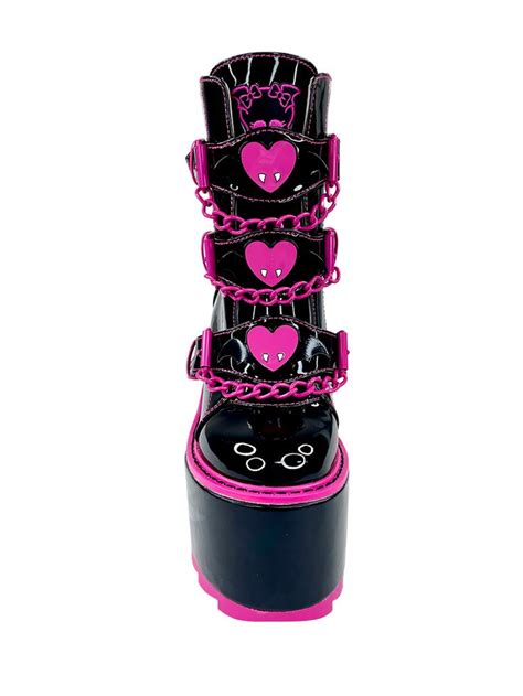 Dune Lo Draculaura Black Pink Enamel Draculaura Shoe Charms