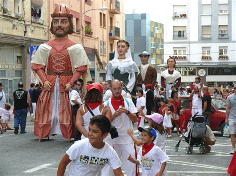 D A De La Comparsa De Gigantes Y Cabezudos De Burlada Ayuntamiento De