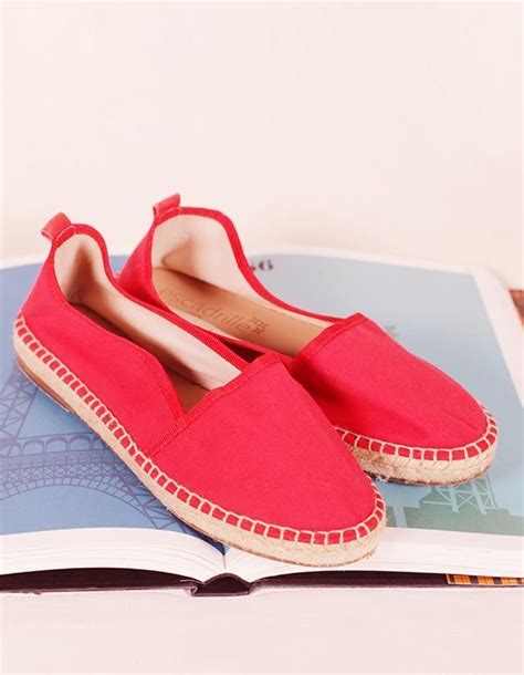 Déclinée en 11 autres coloris l espadrille SOCOA est un classique de