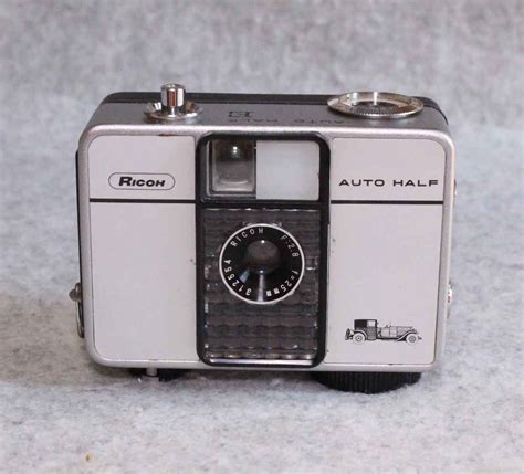 I ei982 カメラ Ricoh AUTO HALF E 25mm f2 8 車 クラシックカー リコー オートハーフe CAMERA