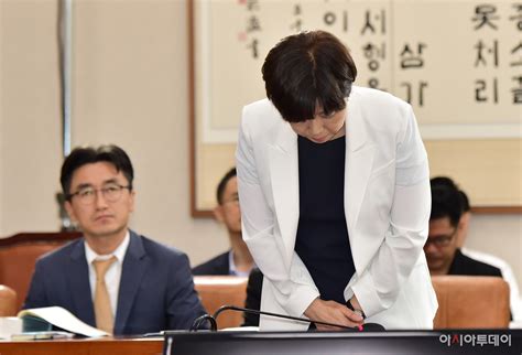 포토 고개숙여 인사하는 이유정 헌법재판관 후보자 아시아투데이