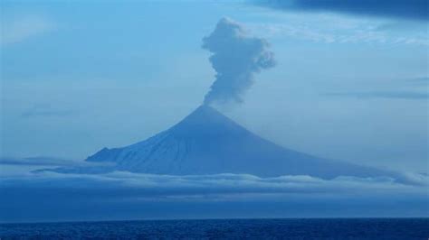 Explosive eruption at Alaska's Shishaldin Volcano sends ash cloud to ...