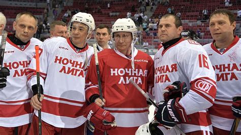 Putin shares the spotlight in annual "Legends of Hockey" exhibition game