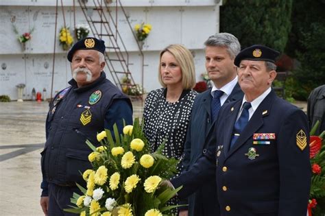 Pula Polo Eni Vijenci Povodom Blagdana Svih Svetih Istarski Hr