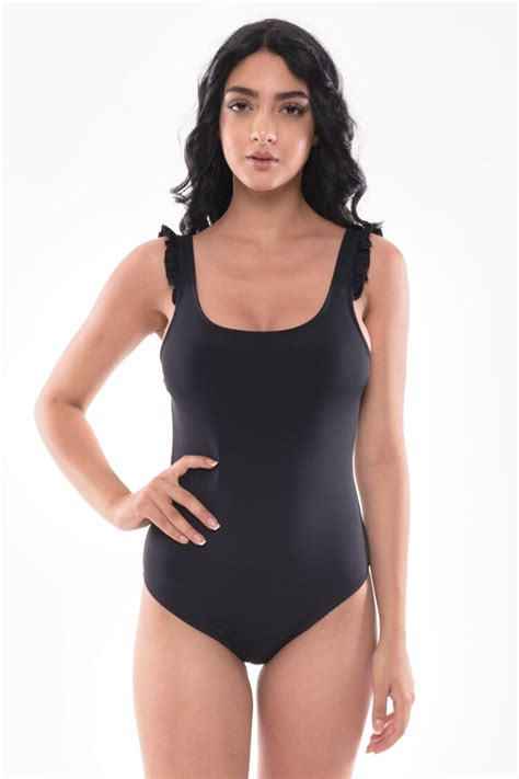 6 Hot Sexy Viva Valentina Bikini Pics