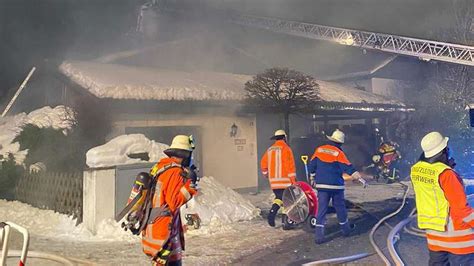 Carport brennt Flammen greifen auf Wohnhaus über 150 000 Euro Schaden