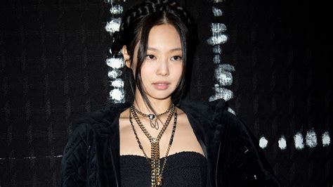 BLACKPINKs Jennie Attends Chanels FW22 Show At Paris Fashion Week