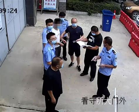 真“无缝衔接”！男子刚走出湖北的看守所，安徽民警已在门口等邹某来老河口市诈骗