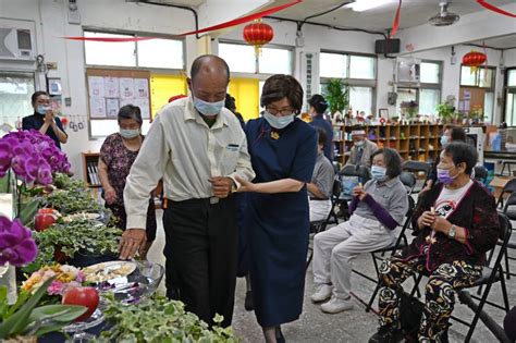 行動浴佛首度走入菁桐 關懷據點長輩共沐法喜 蕃新聞