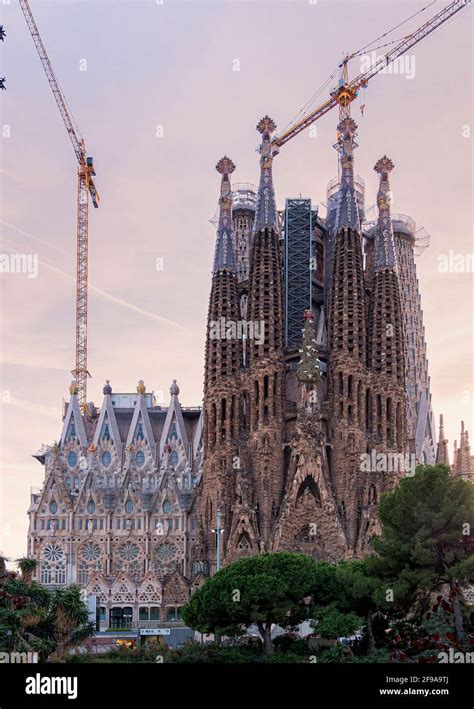 Barcelona Sagrada Familia Von Antoni Gaudi Fotos Und Bildmaterial In