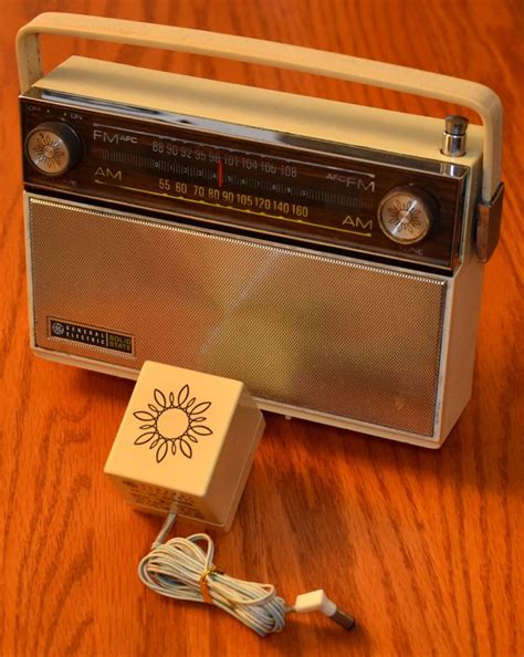 Vintage General Electric Portable Radio With General Electric Ac