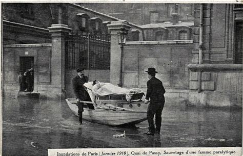 Paris XVIe Inondations Crue Quai De Passy Sauvetage D Une Femme