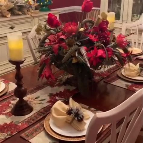 Pin By Jen Hartnett On Christmas Dining Rooms Christmas Dining Room