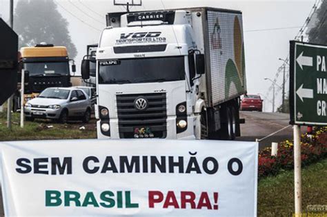 Greve Sem acordo caminhoneiros mantêm bloqueios em rodovias Cleber