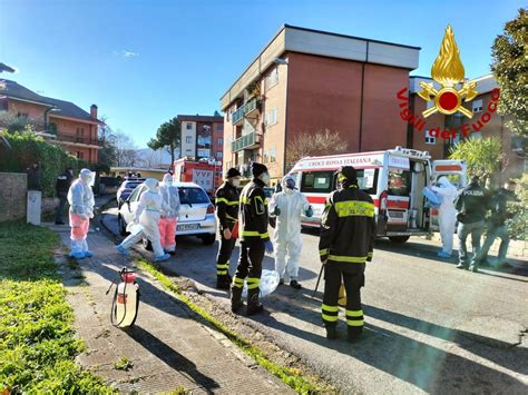 Avellino Donna Di Anni Ritrovata Morta Nella Sua Abitazione Lab