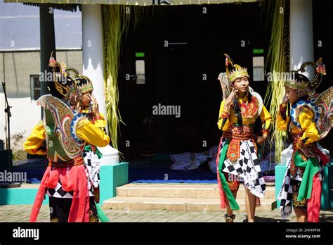 Indonesian Perform Jaranan Pegon Dance Stock Photo Alamy