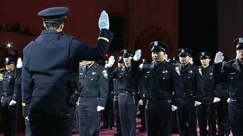 35 new Oakland officers graduate from police academy - ABC7 San Francisco