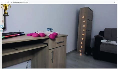 Bbw Shakes Her Big Ass On Cam