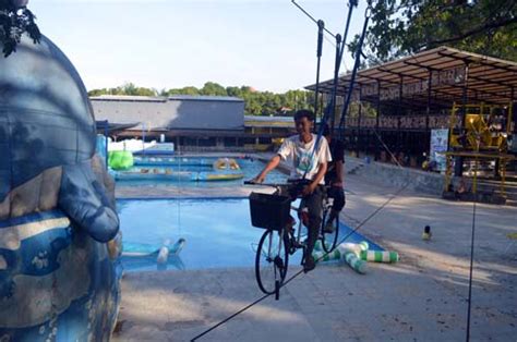 Pohon Trembesi Menaungi Wisata Magetan Park Sejuk, Teduh dan Rindang ...