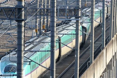 東北新幹線やまびこ、17両中16両が脱線 宮城・福島震度6強地震 写真特集210 毎日新聞