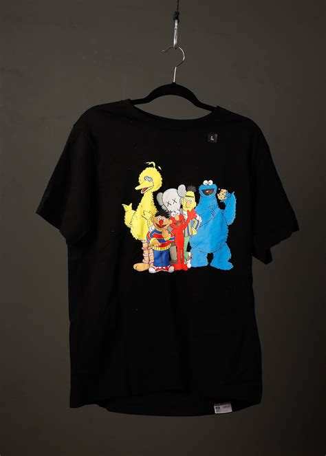 Top 53 về uniqlo kaws t shirt cdgdbentre edu vn