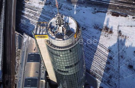 M Nchen Bayern Aus Der Vogelperspektive Blick Auf Den Neuen Turm Von