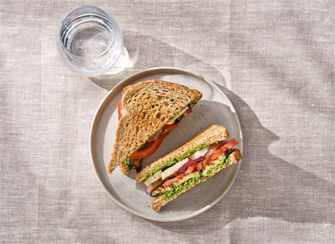 Sandwich Met Rucolaspread Gegrilde Groenten En Mozzarella Recept