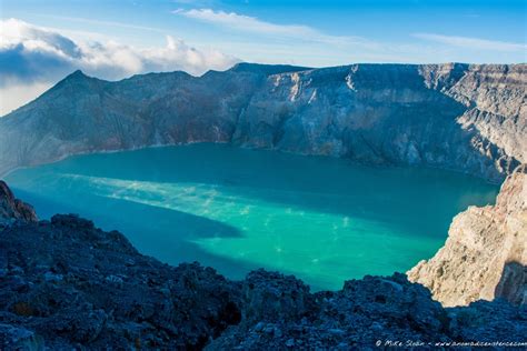 Kawah Ijen - Discovering the Crater at Sunset - A Nomadic Existence