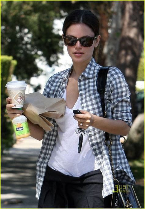 Rachel Bilson Gets Naked With The Bagel Broker Photo Rachel