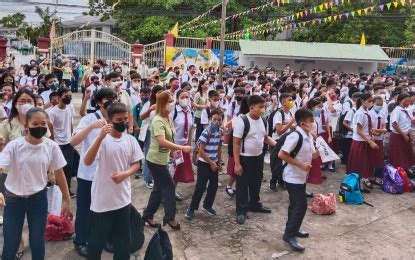 Over K Tacloban Students Back To School Philippine News Agency