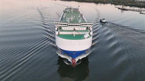 Vista A Rea De Un Buque De Transporte De Veh Culos Que Sale Del Puerto