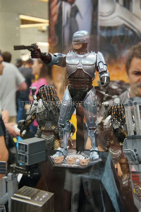 Hot Toys MMS202D04 1 6th Scale RoboCop Collectible Figure Page 177 Collector Freaks