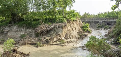 Unaltra Rotta Sul Fiume Lamone Cede Largine Per Trenta Metri