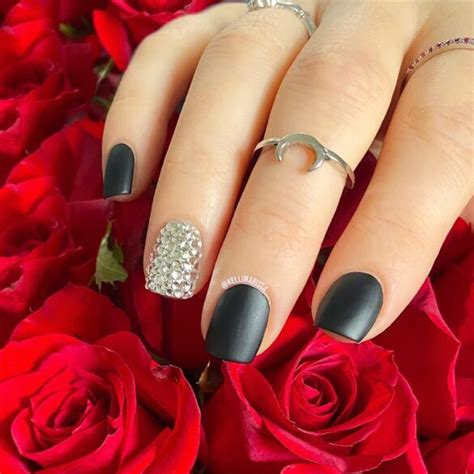 45 Latest Short Black Nail Designs To Try In 2024